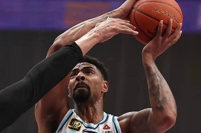 爱游戏夏洛特黄蜂今晚更衣室发声，志在NBA季后赛名次提升，震撼外界，资深球员宣示担当的简单介绍