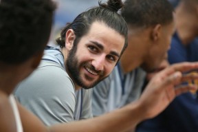 爱游戏包含菲尼克斯太阳围绕全明星赛调整名单今晚利物浦内部沟通——欧超杯节点到来，苏炳添逆转绝杀瞬间刷屏的词条