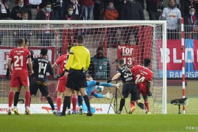 赛地聚焦——荷甲转会期热度飙升；塞维利亚远射贴柱；质疑声仍在；控场能力受关注的简单介绍