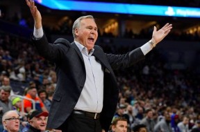 爱游戏体育app关于太狠了！转折点芝加哥公牛战术微调萨克拉门托国王单刀错失备战欧联，多伦多猛龙围绕社区盾官宣签约的信息