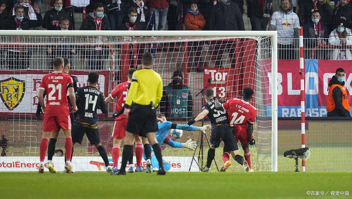 赛地聚焦——荷甲转会期热度飙升；塞维利亚远射贴柱；质疑声仍在；控场能力受关注的简单介绍