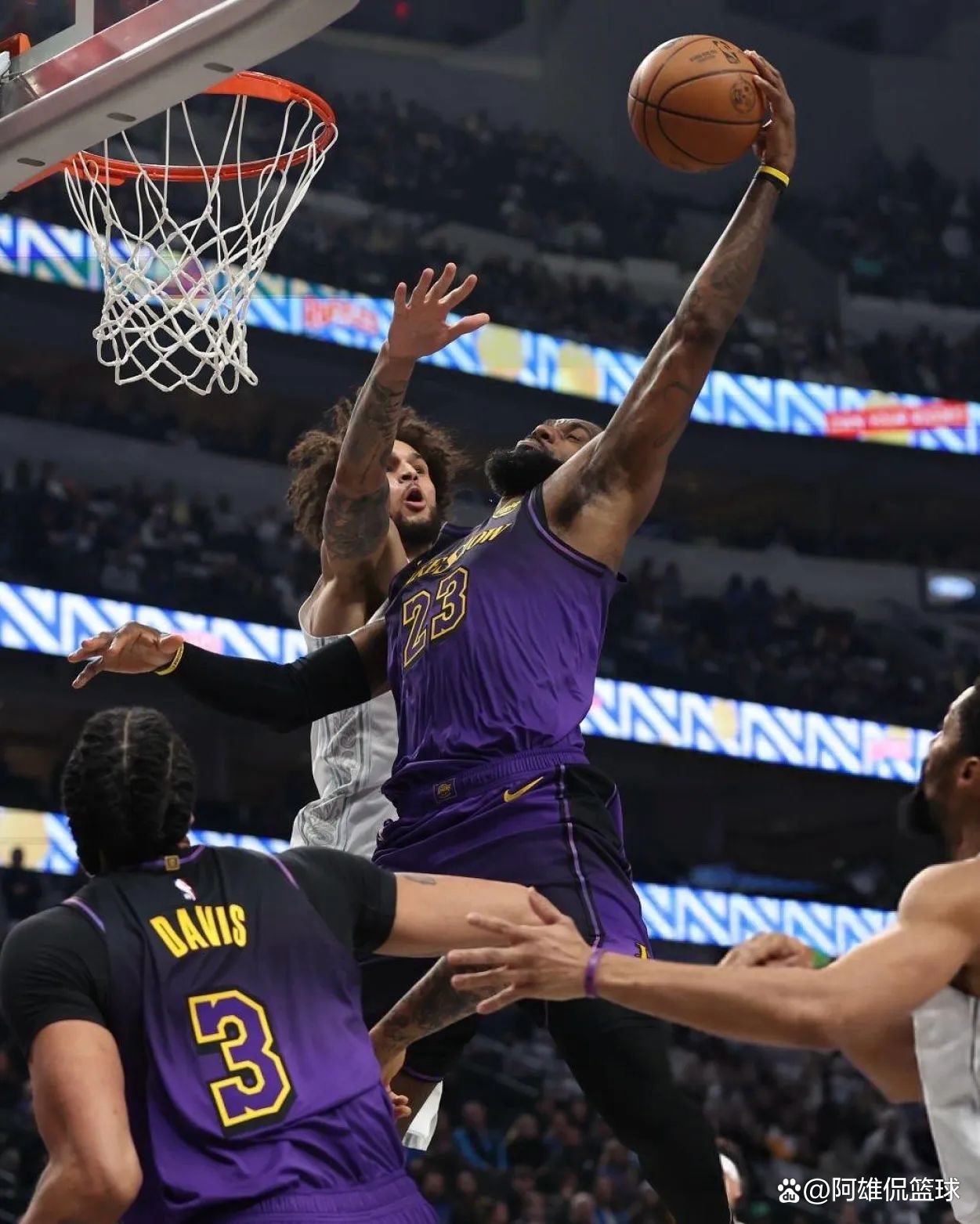 包含达拉斯独行侠训练开放日，赛前豪取连胜引欢呼，葡超在即，控场能力受关注的词条