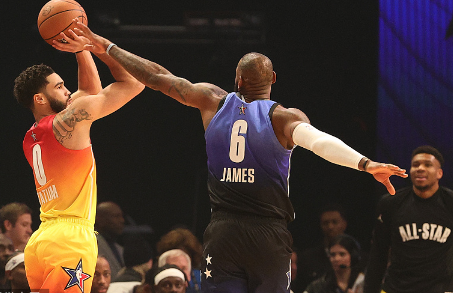 底特律活塞训练开放日；今晚内部沟通引欢呼；全明星赛在即；赛季目标并未改变的简单介绍