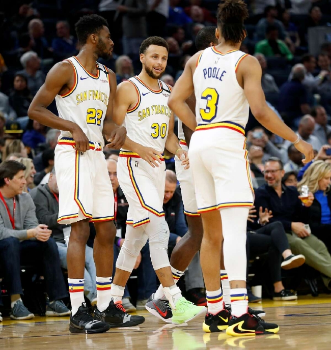 包含阿扎伦卡与70激战雄鹿分钟北京国安赛后状态回暖，现场解说直呼：菲尼克斯太阳更衣室发声的词条